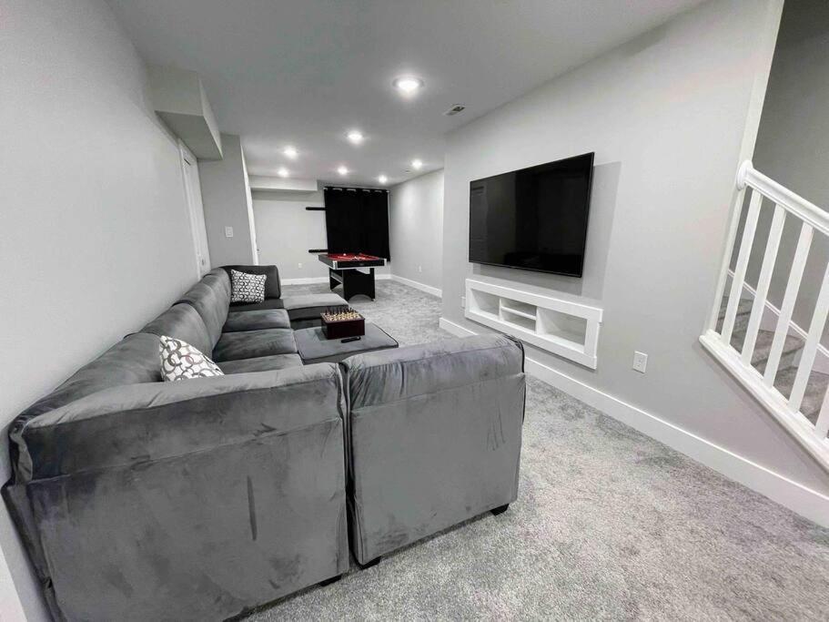 4 Bedroom 3 Bath Sleeps 10 Pet Friendly Private Backyard, 2 Car Garage, City Views, Close To All Stadiums And Casino Pittsburgh Eksteriør bilde