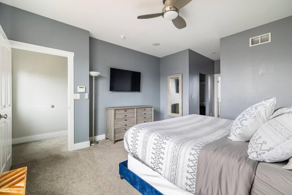 4 Bedroom 3 Bath Sleeps 10 Pet Friendly Private Backyard, 2 Car Garage, City Views, Close To All Stadiums And Casino Pittsburgh Eksteriør bilde