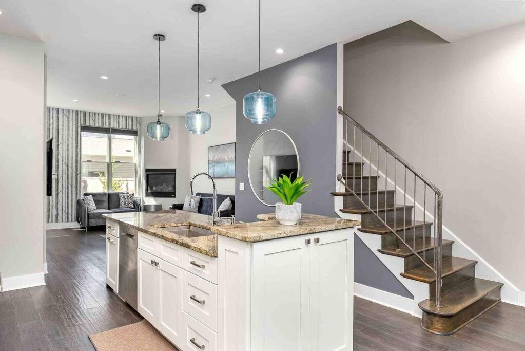 4 Bedroom 3 Bath Sleeps 10 Pet Friendly Private Backyard, 2 Car Garage, City Views, Close To All Stadiums And Casino Pittsburgh Eksteriør bilde