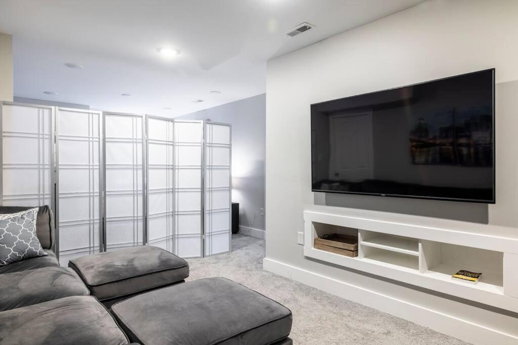 4 Bedroom 3 Bath Sleeps 10 Pet Friendly Private Backyard, 2 Car Garage, City Views, Close To All Stadiums And Casino Pittsburgh Eksteriør bilde