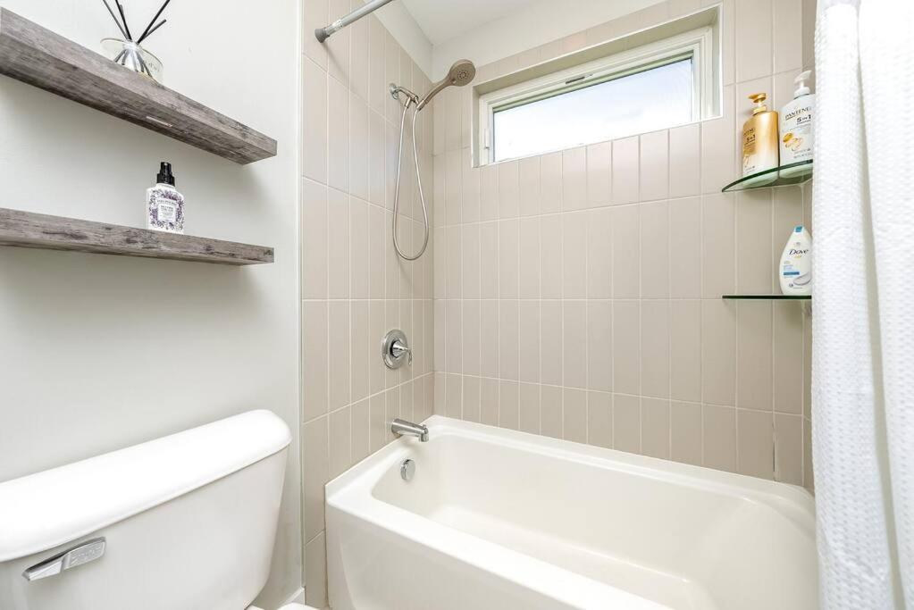 4 Bedroom 3 Bath Sleeps 10 Pet Friendly Private Backyard, 2 Car Garage, City Views, Close To All Stadiums And Casino Pittsburgh Eksteriør bilde