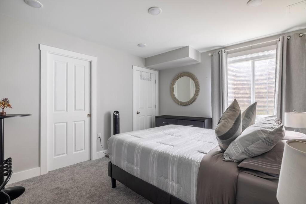 4 Bedroom 3 Bath Sleeps 10 Pet Friendly Private Backyard, 2 Car Garage, City Views, Close To All Stadiums And Casino Pittsburgh Eksteriør bilde