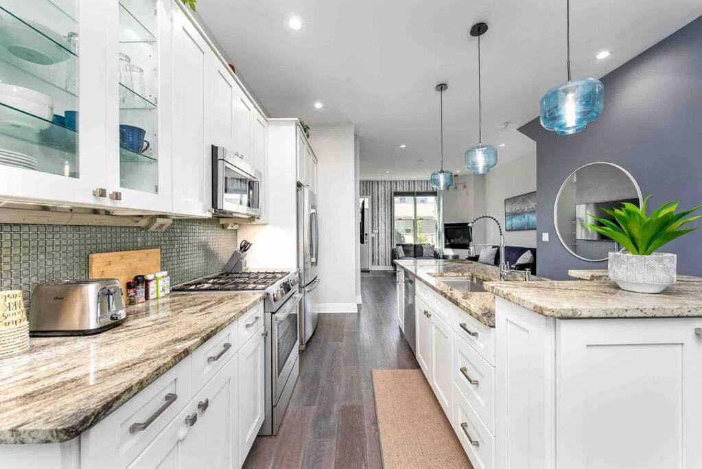 4 Bedroom 3 Bath Sleeps 10 Pet Friendly Private Backyard, 2 Car Garage, City Views, Close To All Stadiums And Casino Pittsburgh Eksteriør bilde