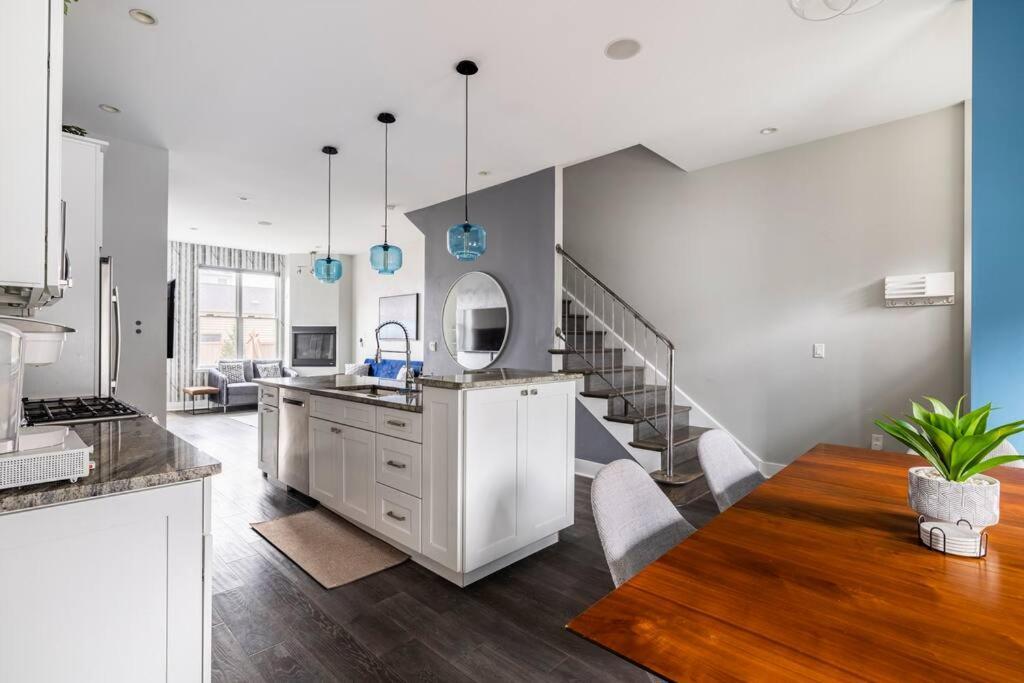 4 Bedroom 3 Bath Sleeps 10 Pet Friendly Private Backyard, 2 Car Garage, City Views, Close To All Stadiums And Casino Pittsburgh Eksteriør bilde