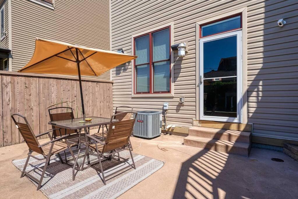 4 Bedroom 3 Bath Sleeps 10 Pet Friendly Private Backyard, 2 Car Garage, City Views, Close To All Stadiums And Casino Pittsburgh Eksteriør bilde
