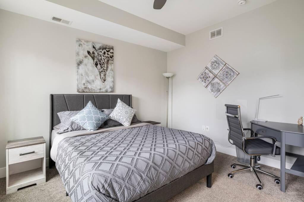 4 Bedroom 3 Bath Sleeps 10 Pet Friendly Private Backyard, 2 Car Garage, City Views, Close To All Stadiums And Casino Pittsburgh Eksteriør bilde