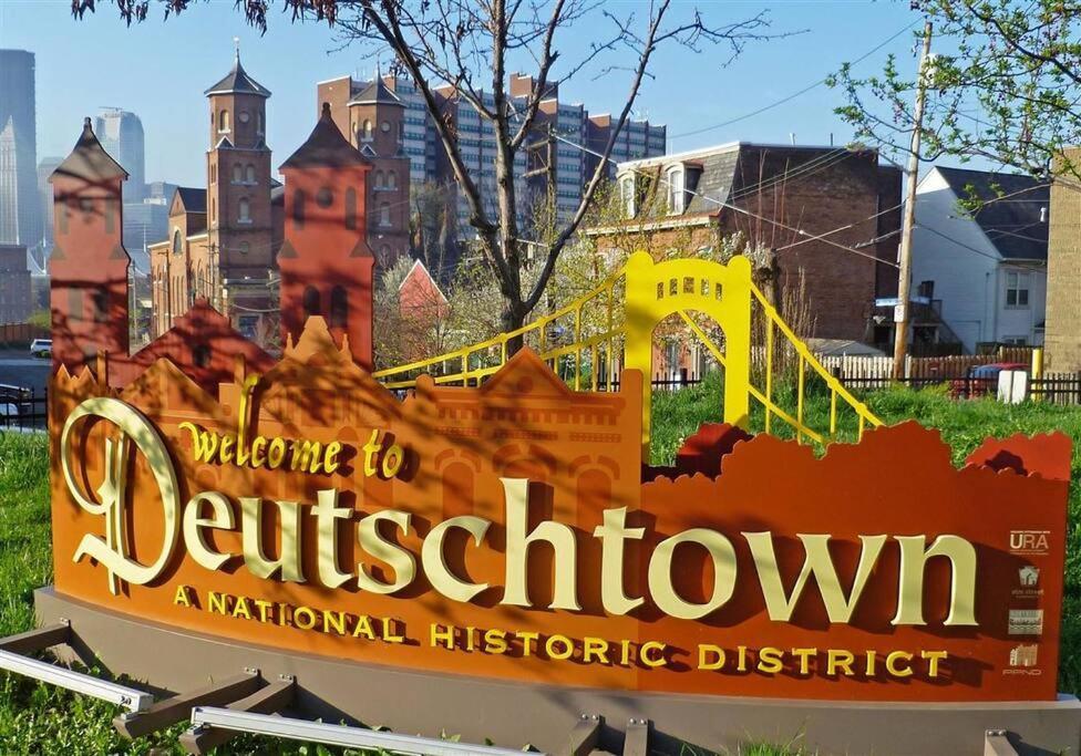 4 Bedroom 3 Bath Sleeps 10 Pet Friendly Private Backyard, 2 Car Garage, City Views, Close To All Stadiums And Casino Pittsburgh Eksteriør bilde