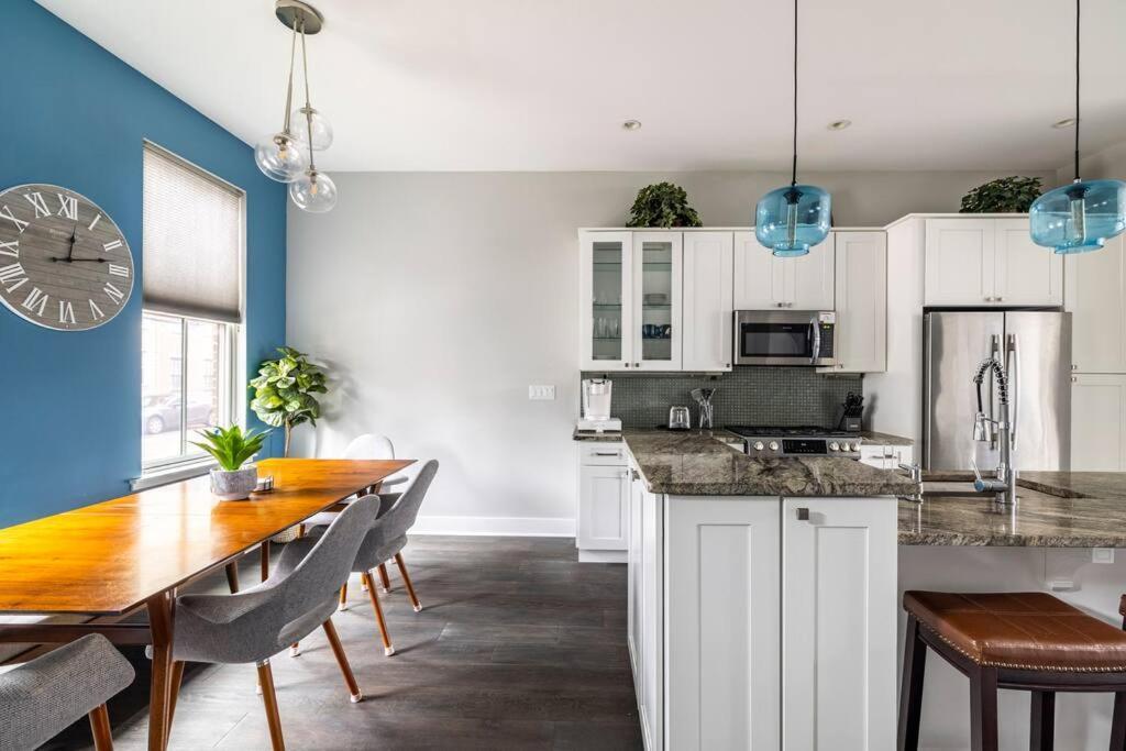 4 Bedroom 3 Bath Sleeps 10 Pet Friendly Private Backyard, 2 Car Garage, City Views, Close To All Stadiums And Casino Pittsburgh Eksteriør bilde
