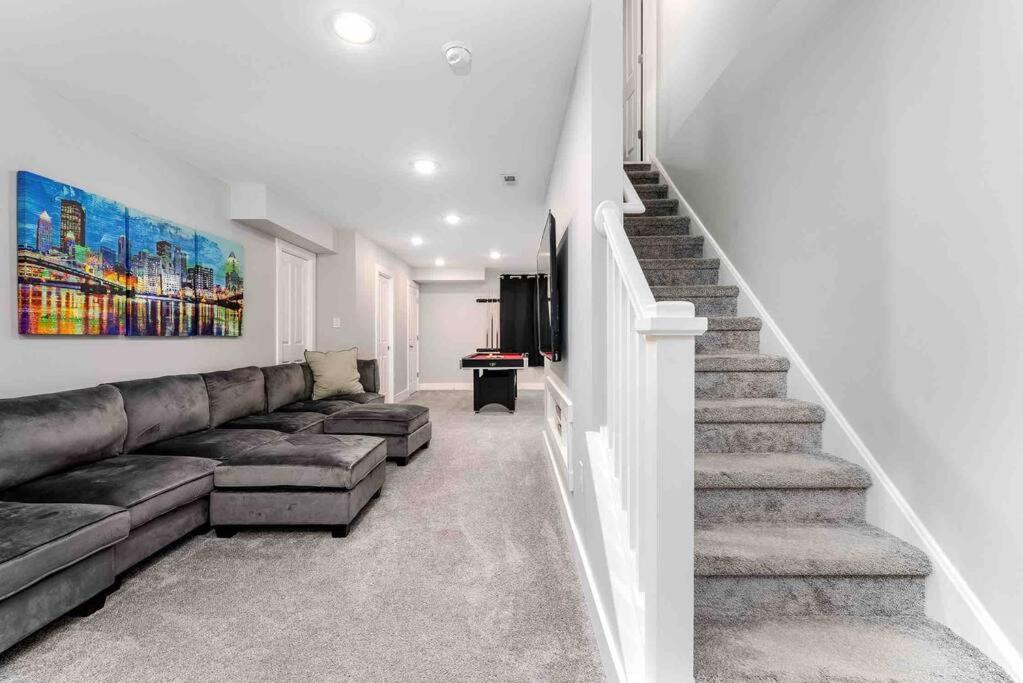 4 Bedroom 3 Bath Sleeps 10 Pet Friendly Private Backyard, 2 Car Garage, City Views, Close To All Stadiums And Casino Pittsburgh Eksteriør bilde