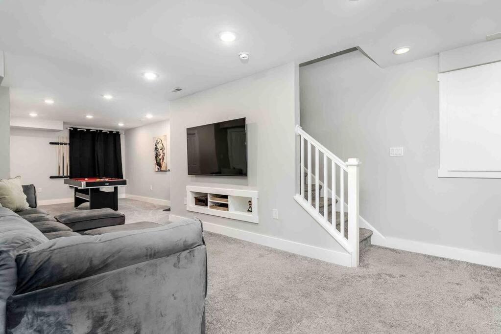 4 Bedroom 3 Bath Sleeps 10 Pet Friendly Private Backyard, 2 Car Garage, City Views, Close To All Stadiums And Casino Pittsburgh Eksteriør bilde