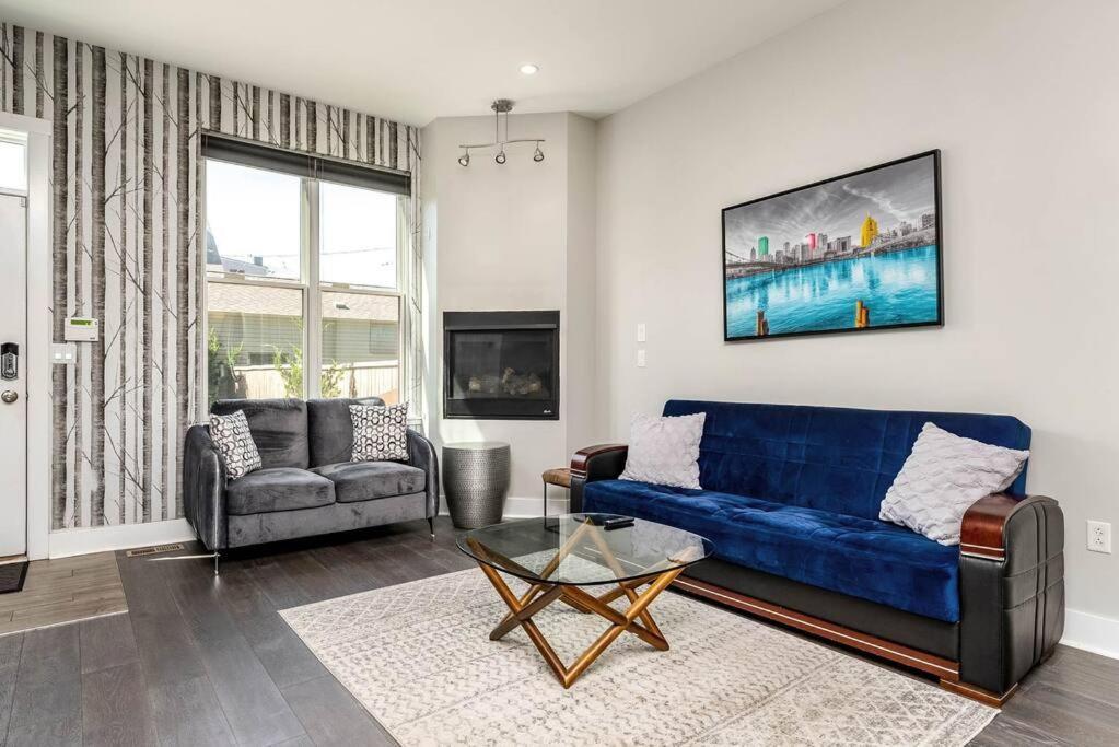 4 Bedroom 3 Bath Sleeps 10 Pet Friendly Private Backyard, 2 Car Garage, City Views, Close To All Stadiums And Casino Pittsburgh Eksteriør bilde