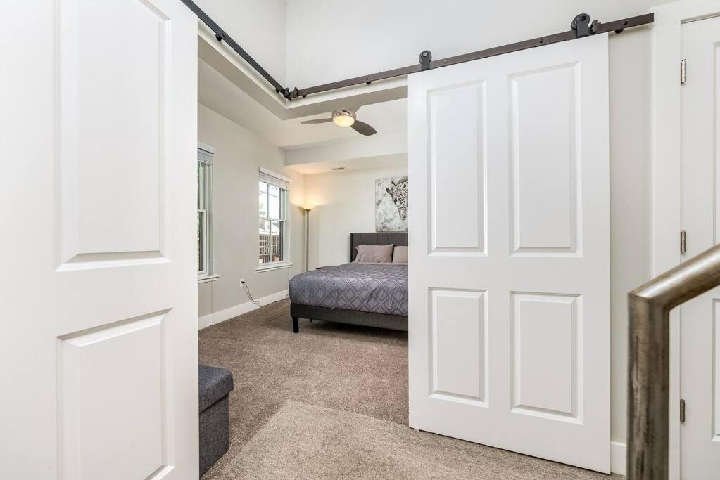4 Bedroom 3 Bath Sleeps 10 Pet Friendly Private Backyard, 2 Car Garage, City Views, Close To All Stadiums And Casino Pittsburgh Eksteriør bilde