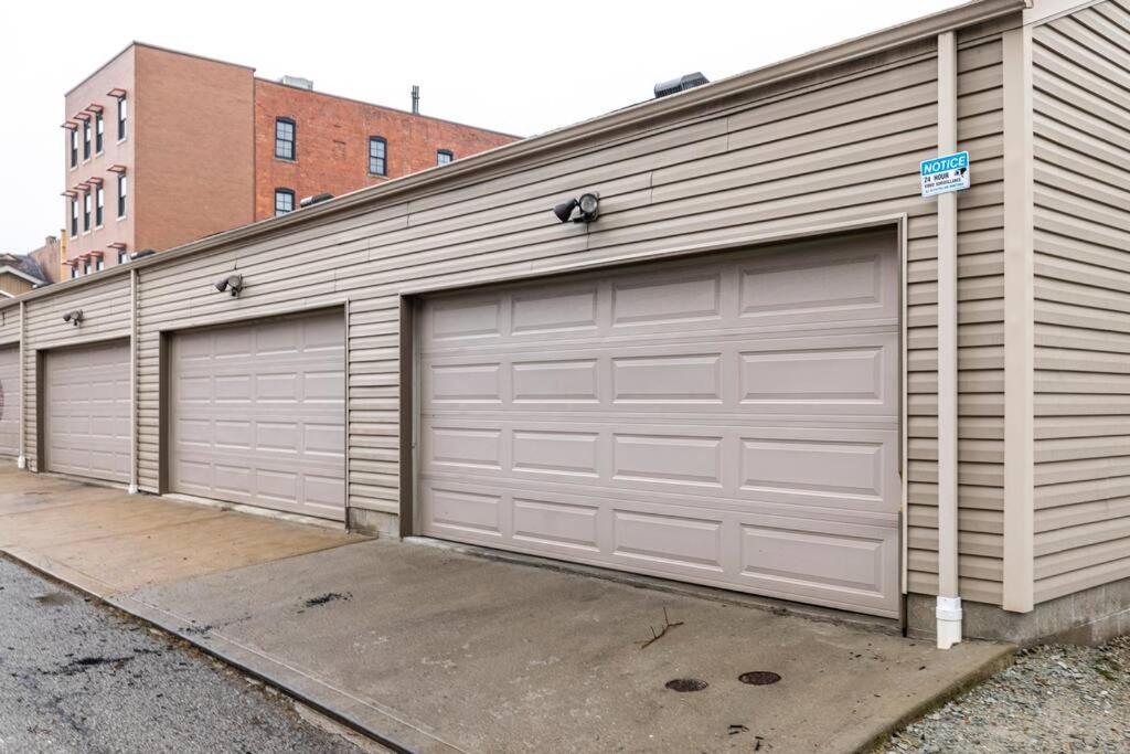 4 Bedroom 3 Bath Sleeps 10 Pet Friendly Private Backyard, 2 Car Garage, City Views, Close To All Stadiums And Casino Pittsburgh Eksteriør bilde