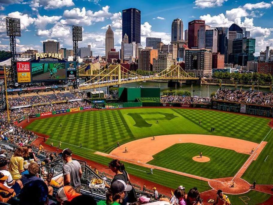 4 Bedroom 3 Bath Sleeps 10 Pet Friendly Private Backyard, 2 Car Garage, City Views, Close To All Stadiums And Casino Pittsburgh Eksteriør bilde