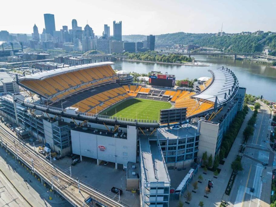 4 Bedroom 3 Bath Sleeps 10 Pet Friendly Private Backyard, 2 Car Garage, City Views, Close To All Stadiums And Casino Pittsburgh Eksteriør bilde