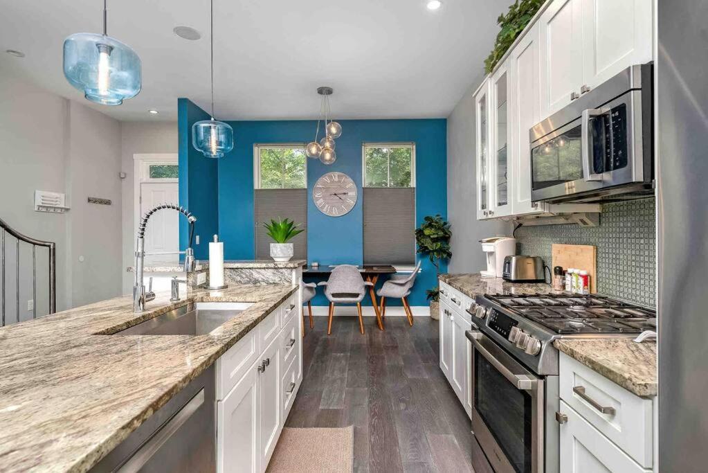 4 Bedroom 3 Bath Sleeps 10 Pet Friendly Private Backyard, 2 Car Garage, City Views, Close To All Stadiums And Casino Pittsburgh Eksteriør bilde